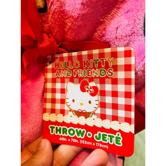 Hello Kitty Christmas 2 pack throws one pink and one white with matching coffee - Picture 9 of 12
